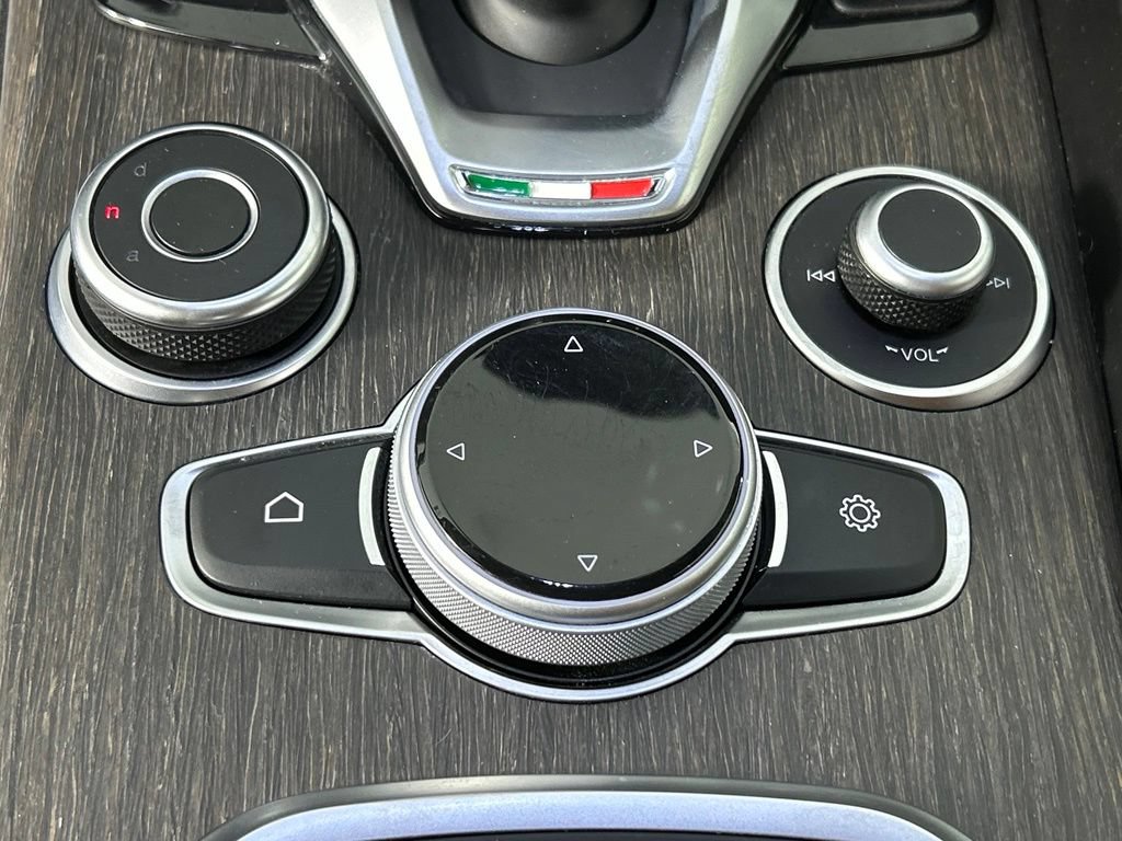 Used 2022 Alfa Romeo Giulia Ti AWD/4WD image 22