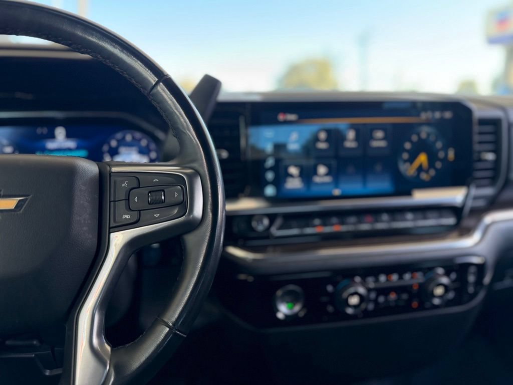 Used 2023 Chevrolet Silverado 1500 LT AWD/4WD image 7
