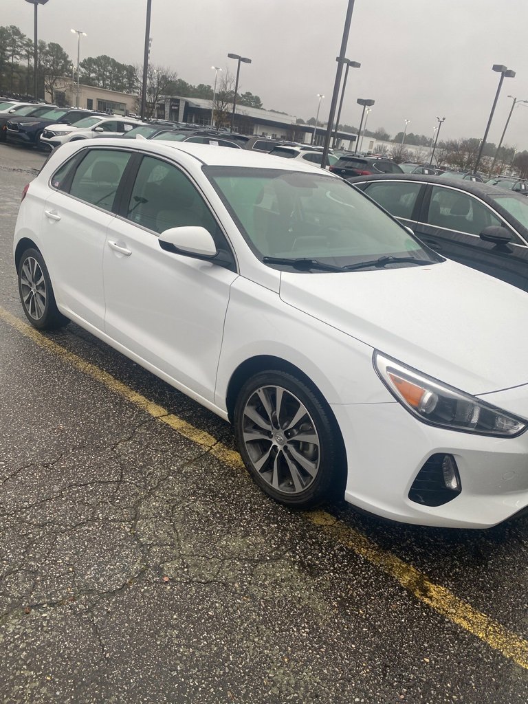 Used 2020 Hyundai Elantra GT image 2