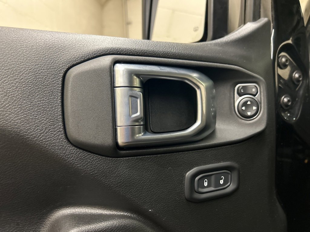 Used 2023 Jeep Gladiator Willys image 24