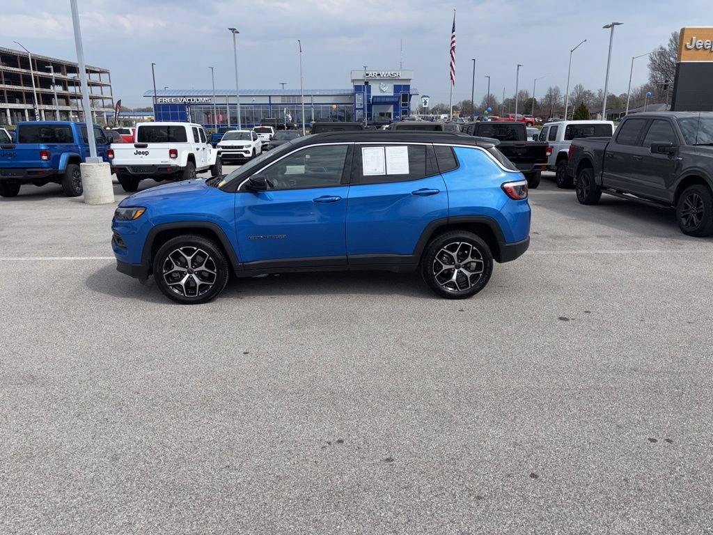 Used 2025 Jeep Compass Limited AWD/4WD image 2