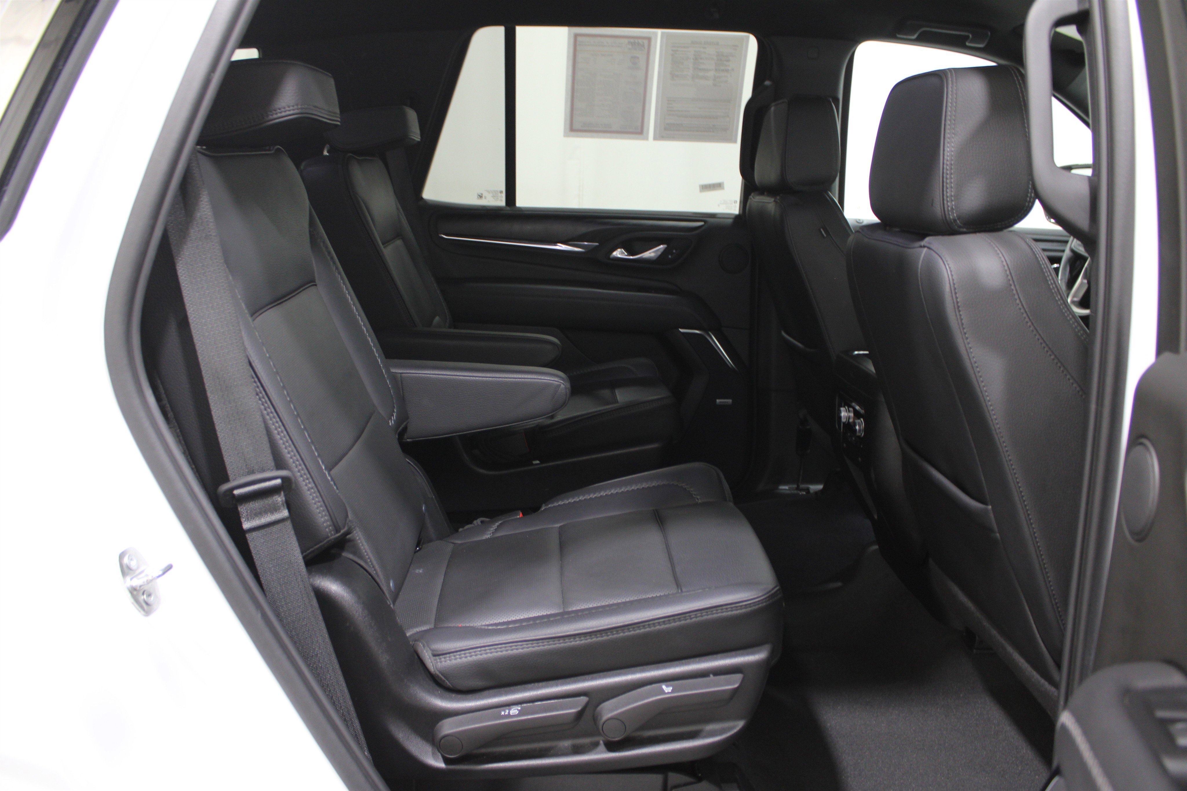 Used 2024 GMC Yukon Denali image 32