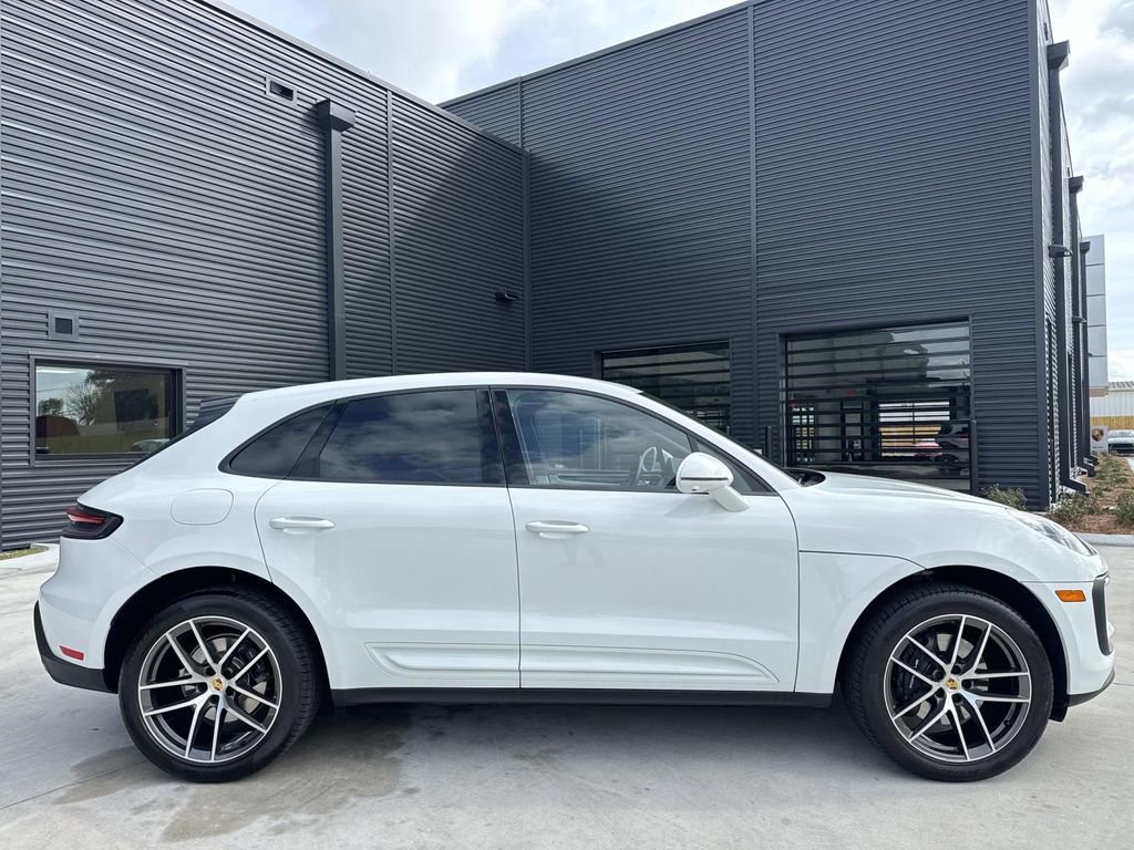 Certified 2025 Porsche Macan image 10