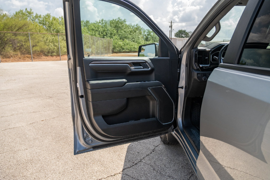 Used 2025 Chevrolet Silverado 1500 LT RWD image 11