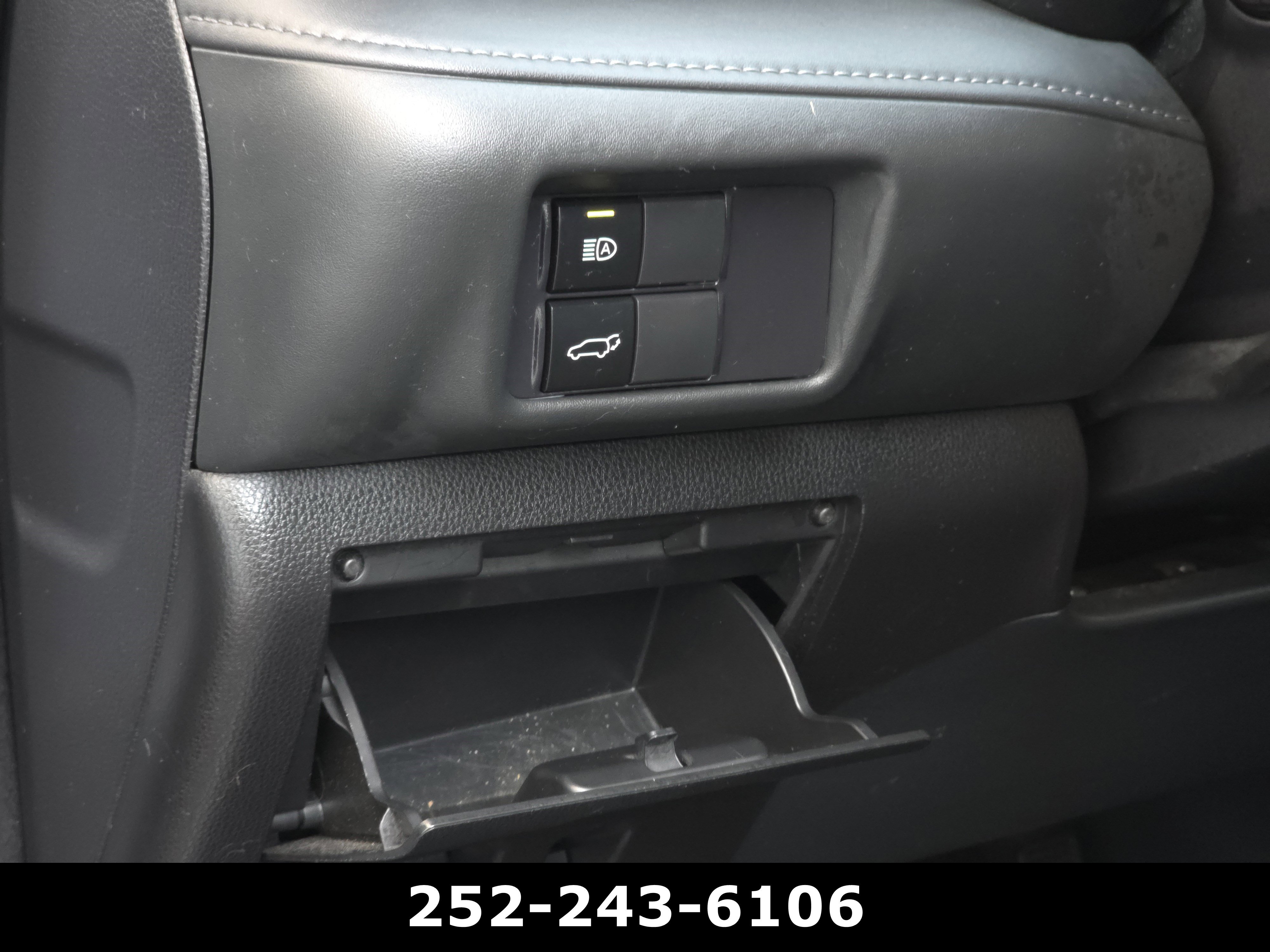 Used 2021 Toyota Highlander XLE image 25