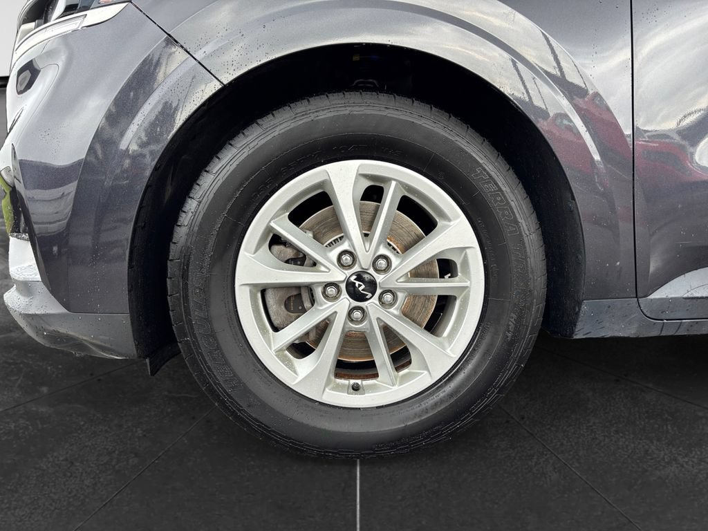 Used 2024 Kia Carnival LX FWD image 9