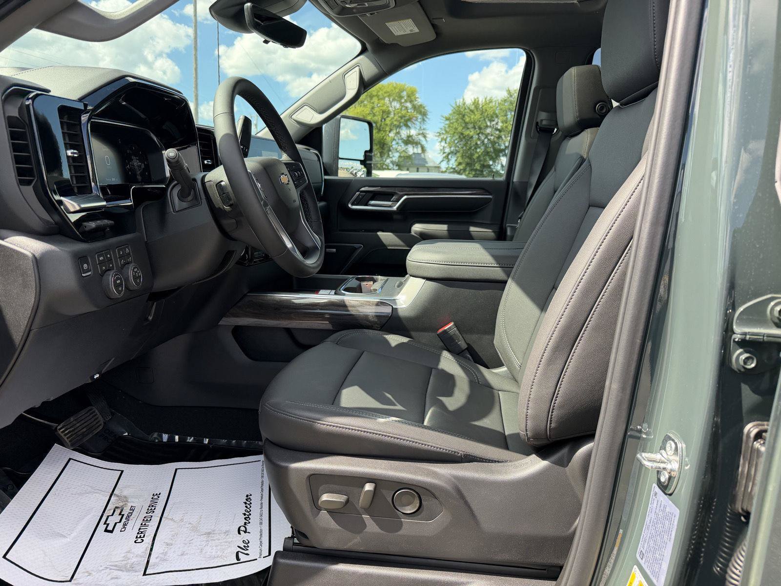 New 2026 Chevrolet Silverado 2500 LTZ w/ LTZ Premium Package AWD/4WD image 11
