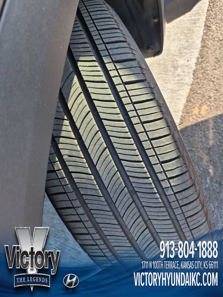 Used 2025 Hyundai Tucson Limited AWD/4WD image 28
