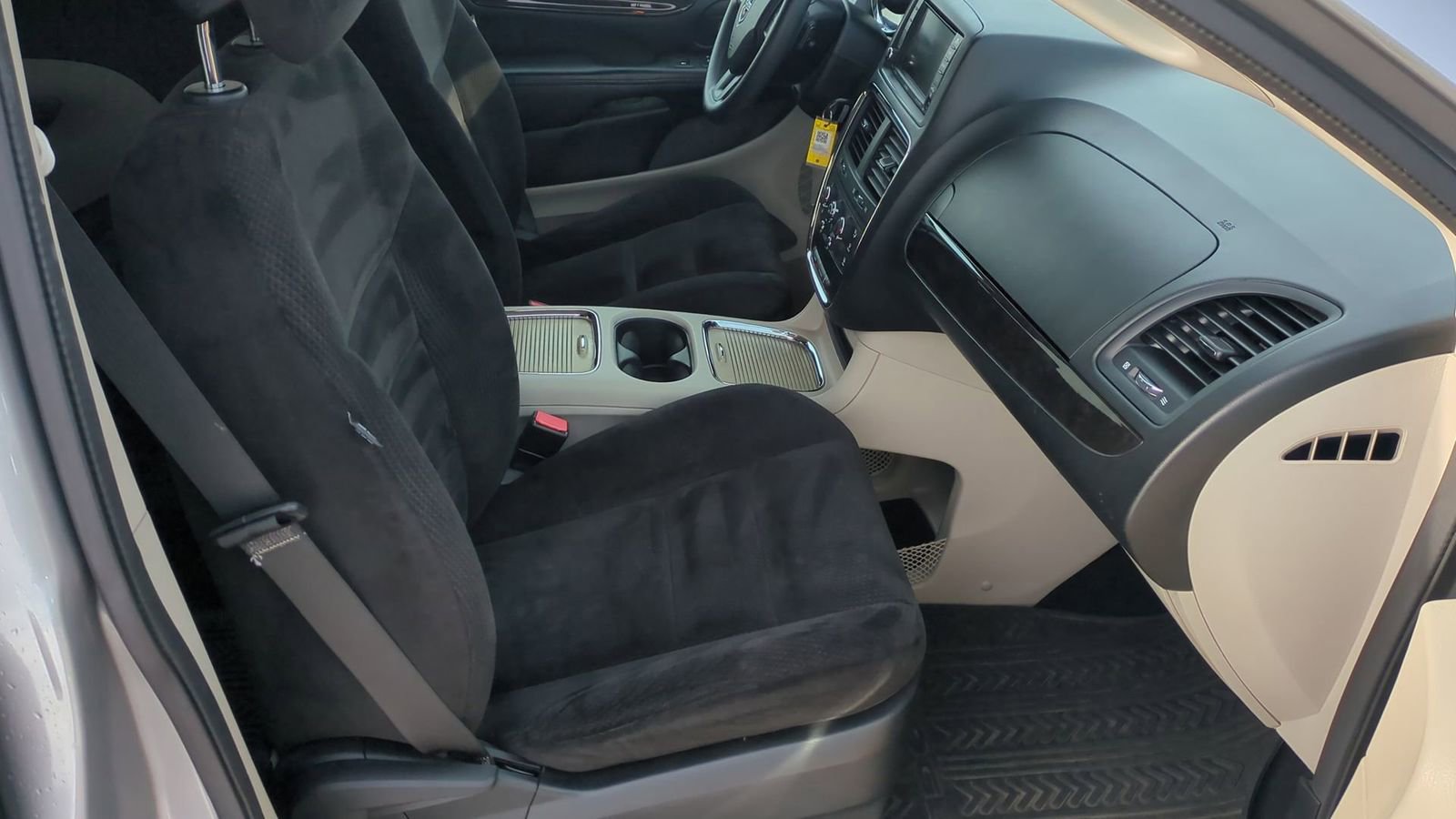 Used 2014 Dodge Grand Caravan SXT image 24