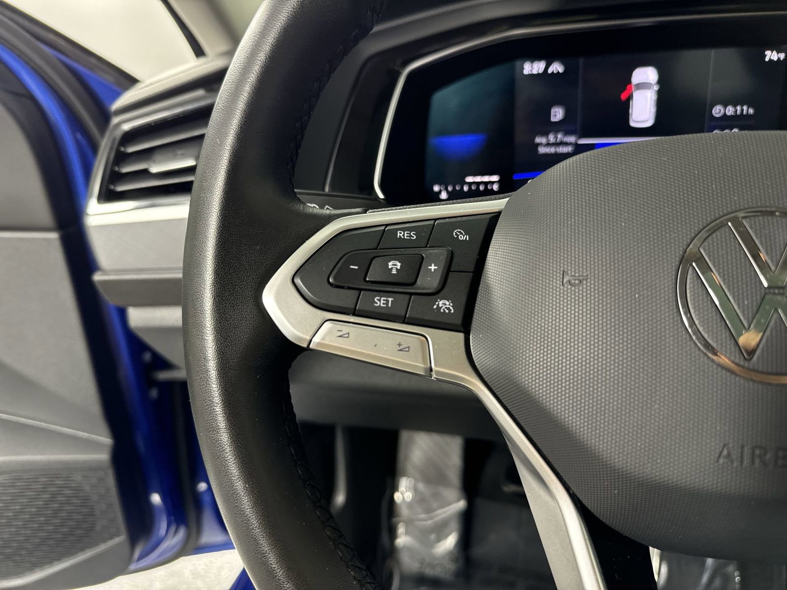 Used 2023 Volkswagen Jetta SE w/ Panoramic Sunroof Package image 12