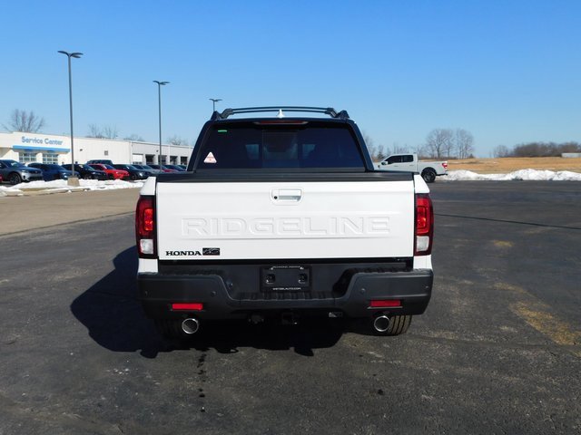 New 2026 Honda Ridgeline Black Edition image 4