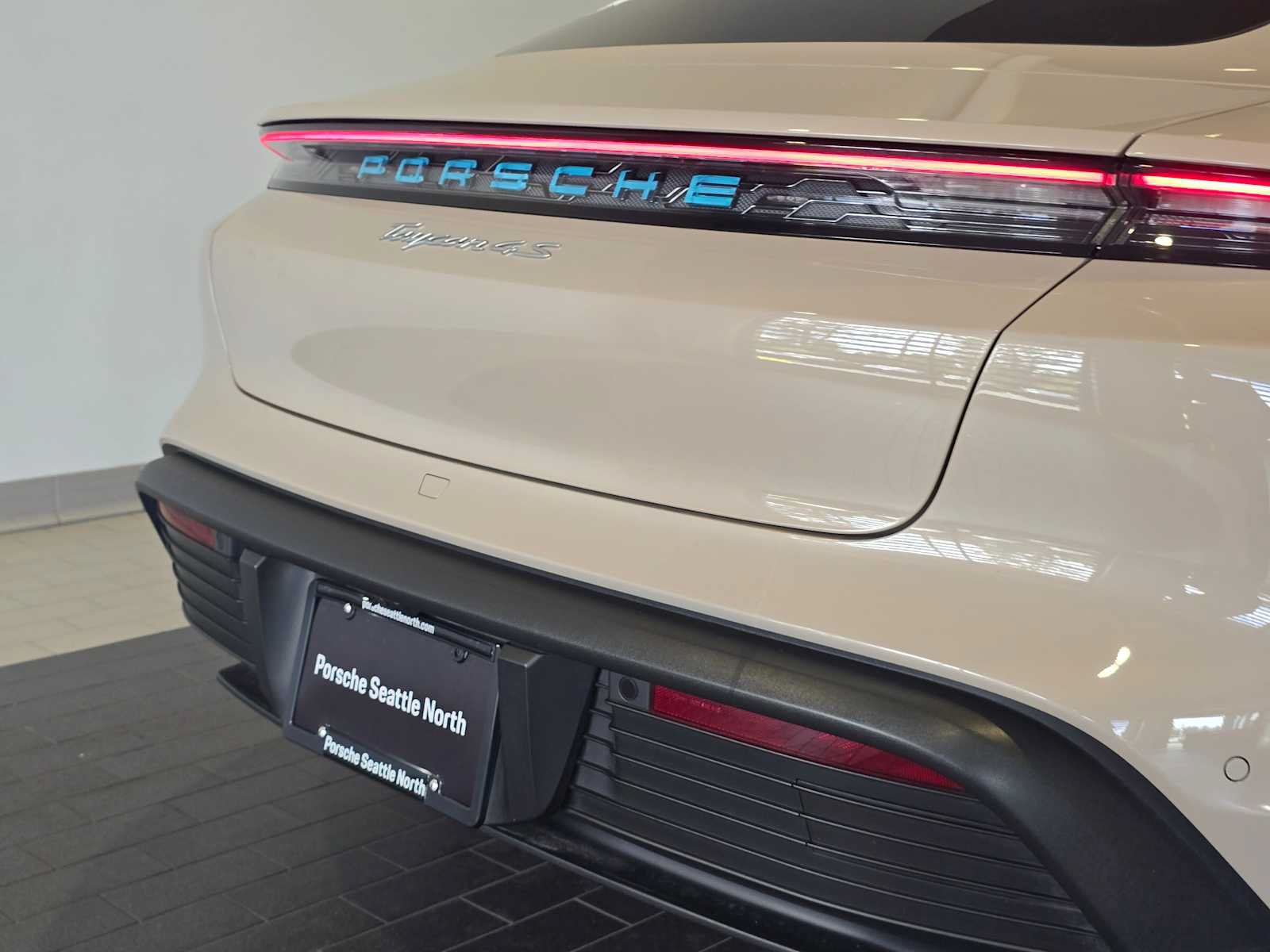 Used 2024 Porsche Taycan 4S AWD/4WD image 15
