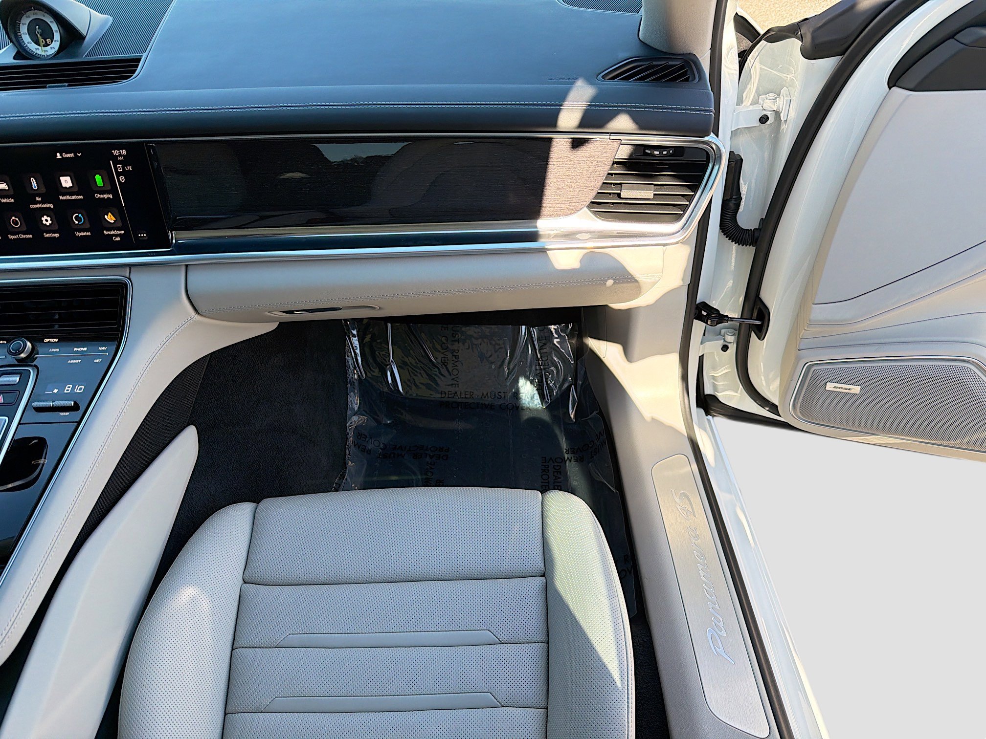 Used 2023 Porsche Panamera 4S w/ Premium Package image 17