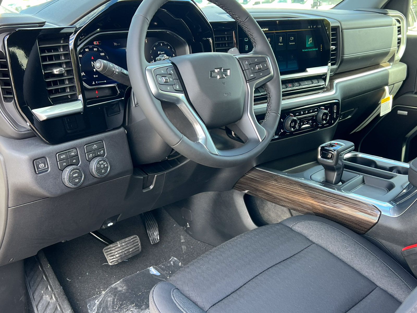 New 2026 Chevrolet Silverado 1500 RST w/ Dark Appearance Package AWD/4WD image 19