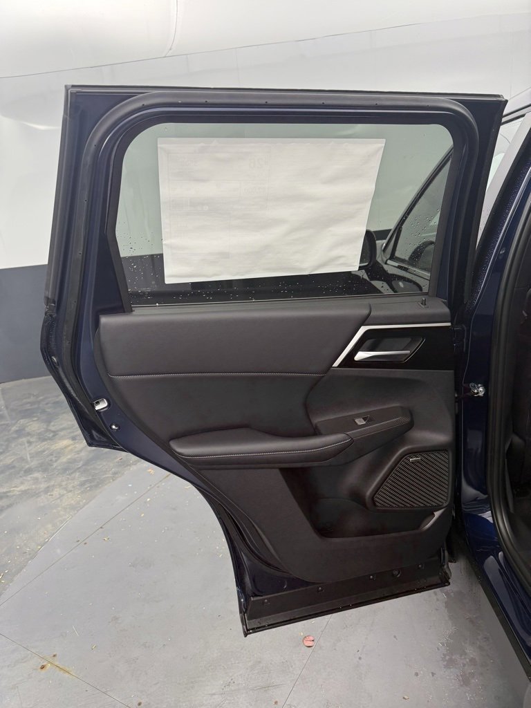 New 2025 Mitsubishi Outlander SE image 28