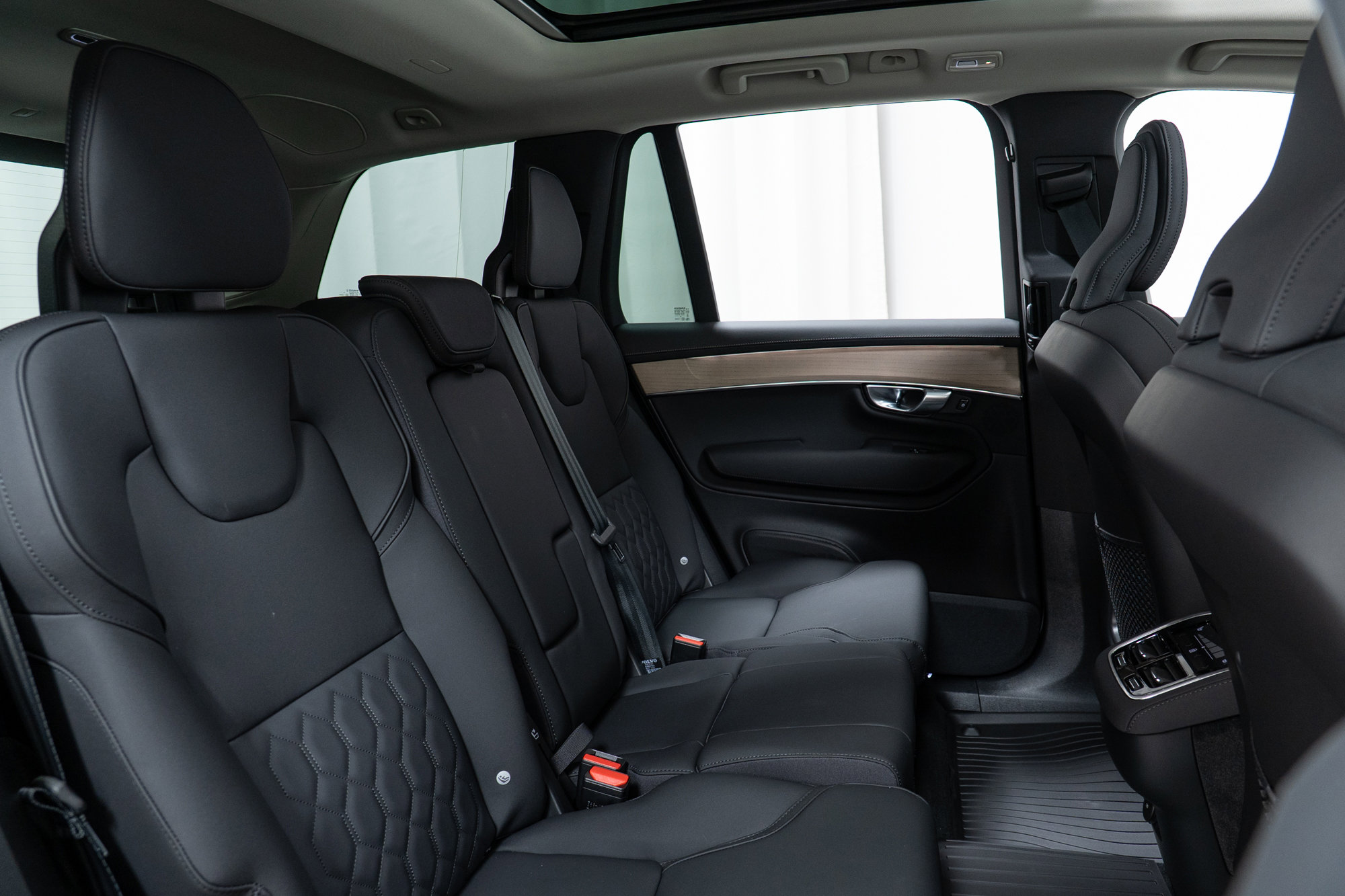 New 2026 Volvo XC90 B6 Plus w/ Protection Package Premier image 24