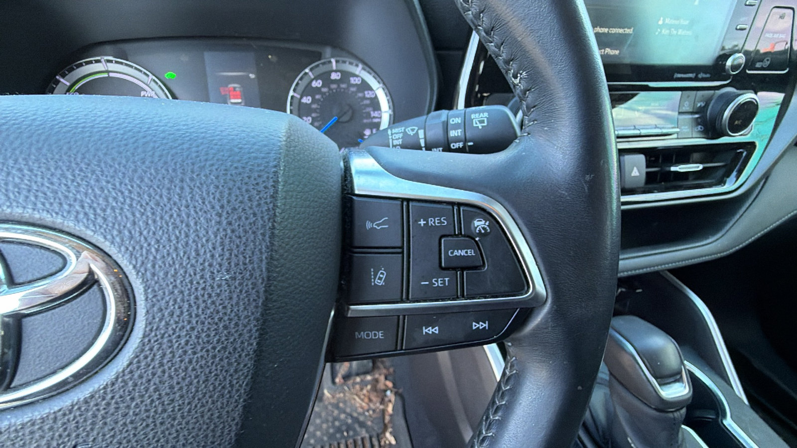 Used 2020 Toyota Highlander LE image 29