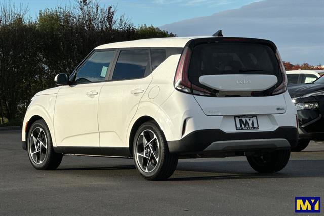 Used 2023 Kia Soul EX image 6