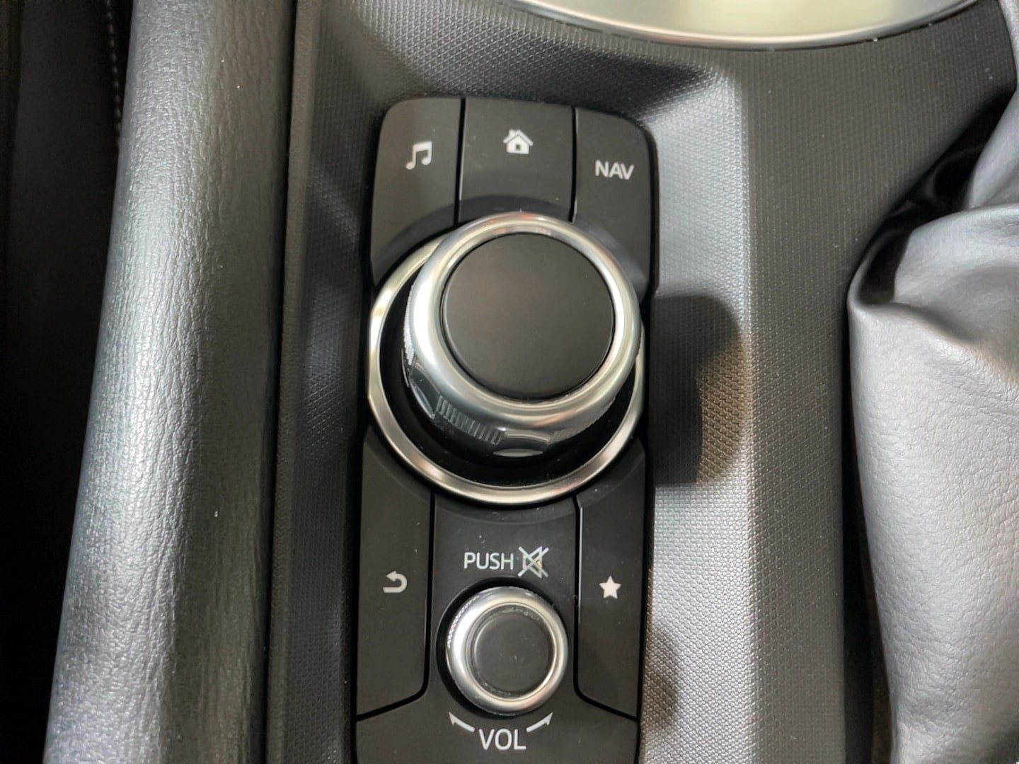 Used 2023 MAZDA MX-5 Miata Club RWD image 18