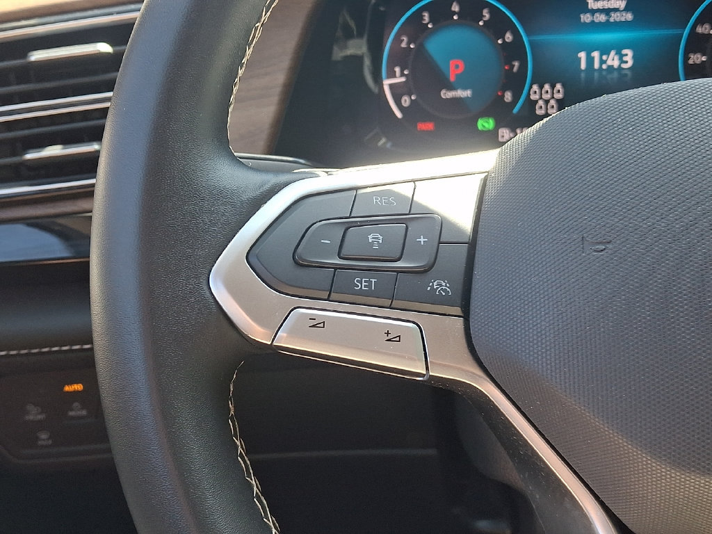 Used 2025 Volkswagen Atlas SE AWD/4WD image 21