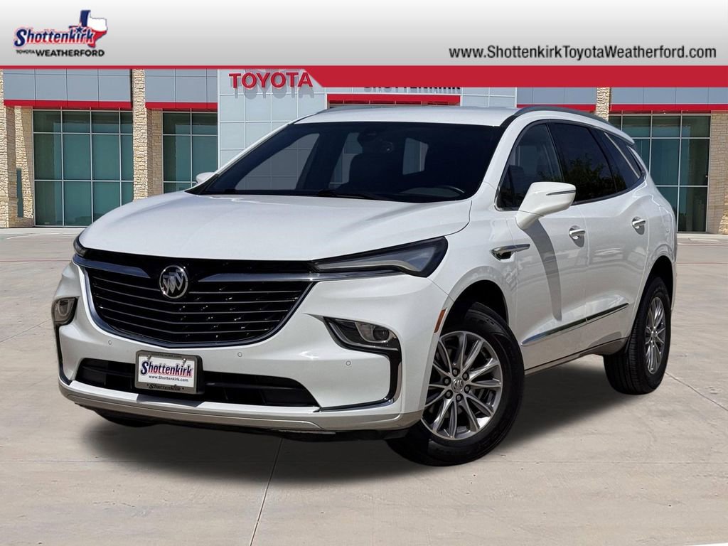 Used 2024 Buick Enclave Essence image 1
