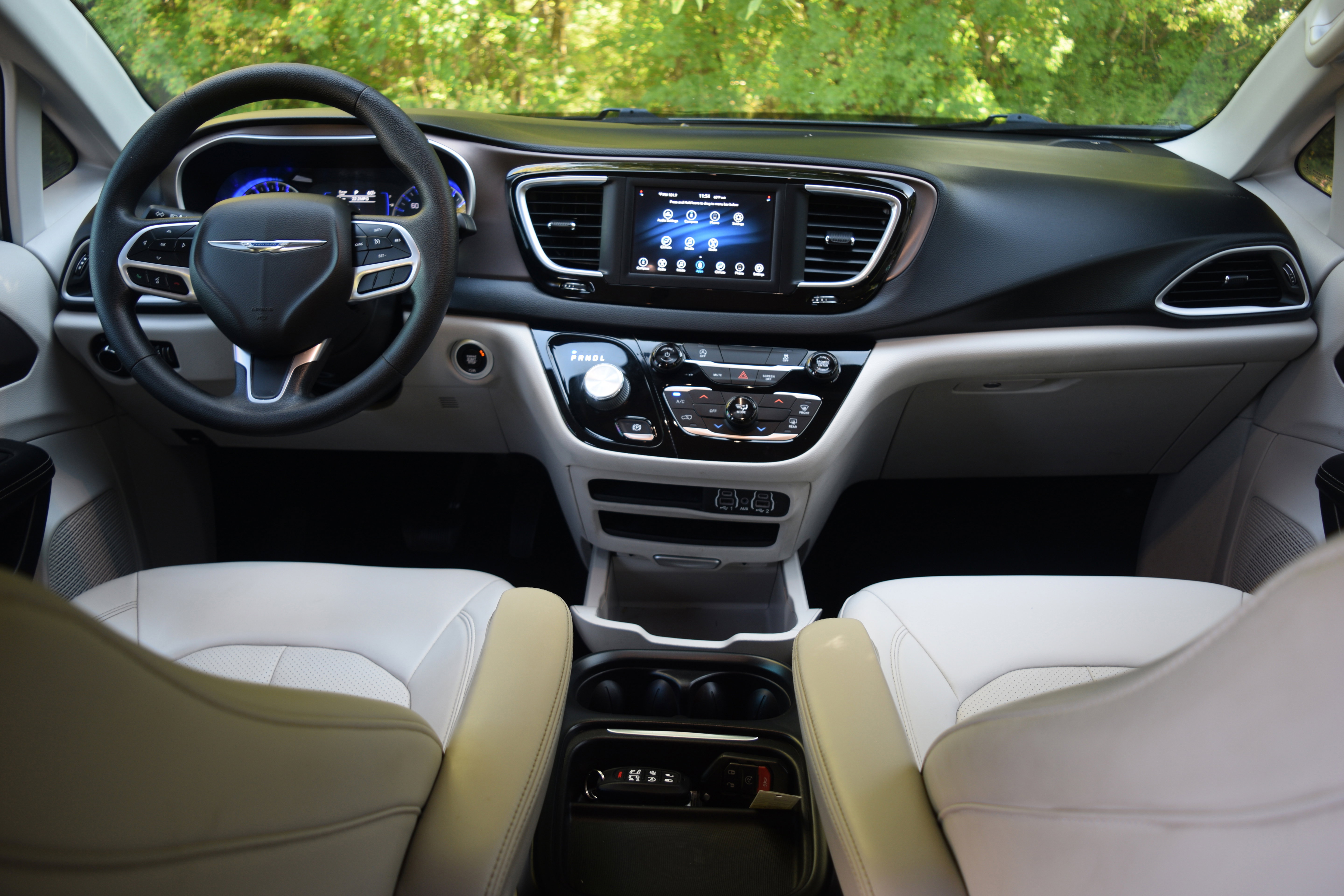 Used 2021 Chrysler Voyager Lxi image 8