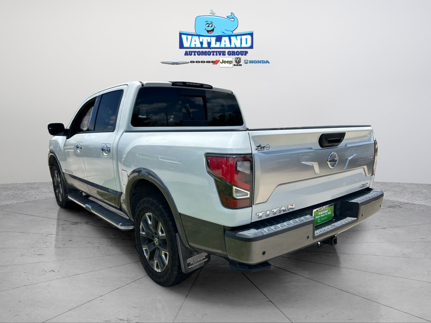Used 2021 Nissan Titan Platinum Reserve w/ Moonroof Package AWD/4WD image 3