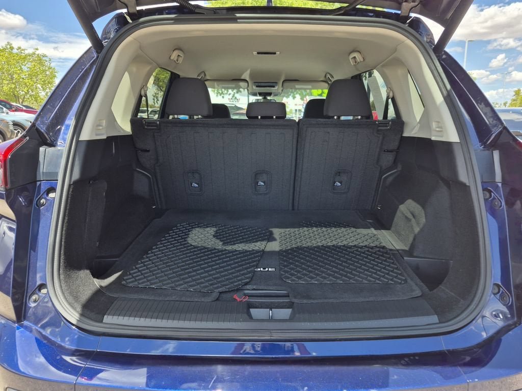 Used 2024 Nissan Rogue SV AWD/4WD image 12