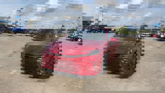 Used 2025 Toyota Camry LE w/ Convenience Package FWD image 4