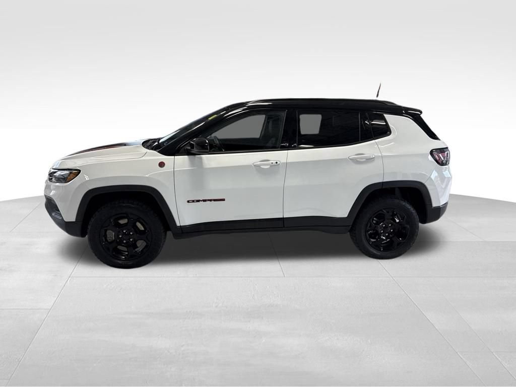 Used 2024 Jeep Compass Trailhawk w/ Trailhawk Elite Group AWD/4WD image 3
