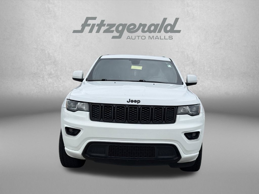 Used 2018 Jeep Grand Cherokee Altitude RWD image 2