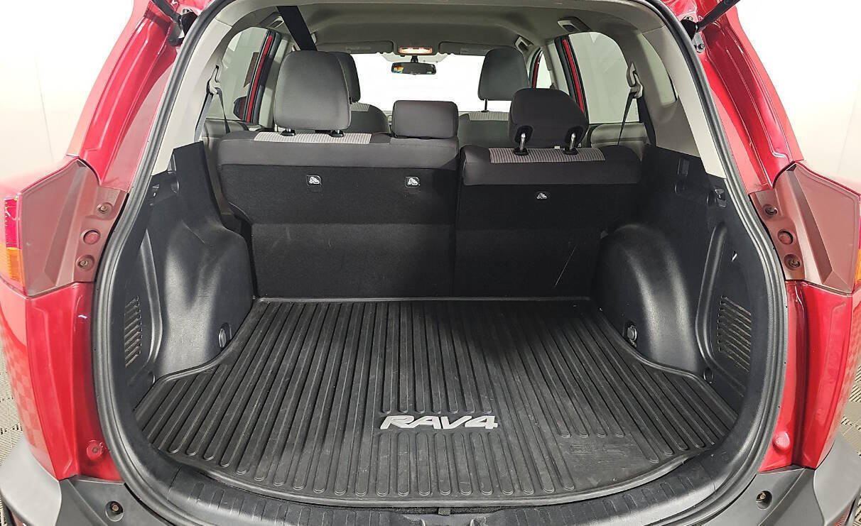 Used 2013 Toyota RAV4 LE AWD/4WD image 3