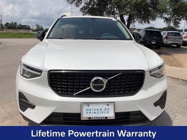 New 2026 Volvo XC40 B4 Core w/ Climate Package FWD image 2