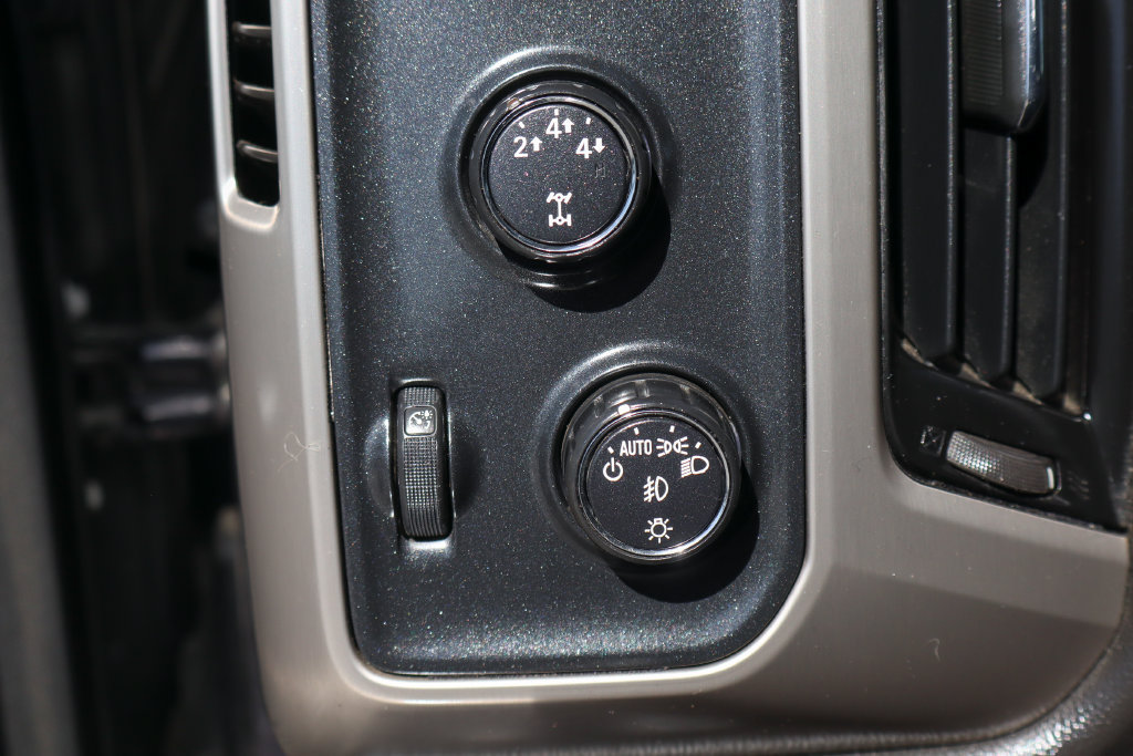 Used 2015 GMC Sierra 2500 Denali w/ Duramax Plus Package AWD/4WD image 22