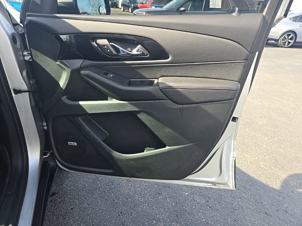 Used 2022 Chevrolet Traverse RS w/ LPO, Floor Liner Package AWD/4WD image 32