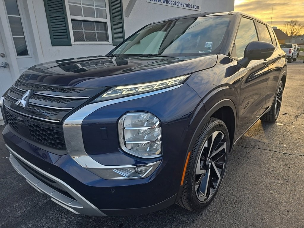 Used 2024 Mitsubishi Outlander SE Black Edition image 3
