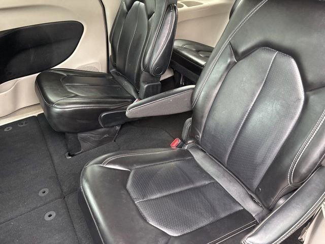 Used 2023 Chrysler Pacifica Touring-L image 30