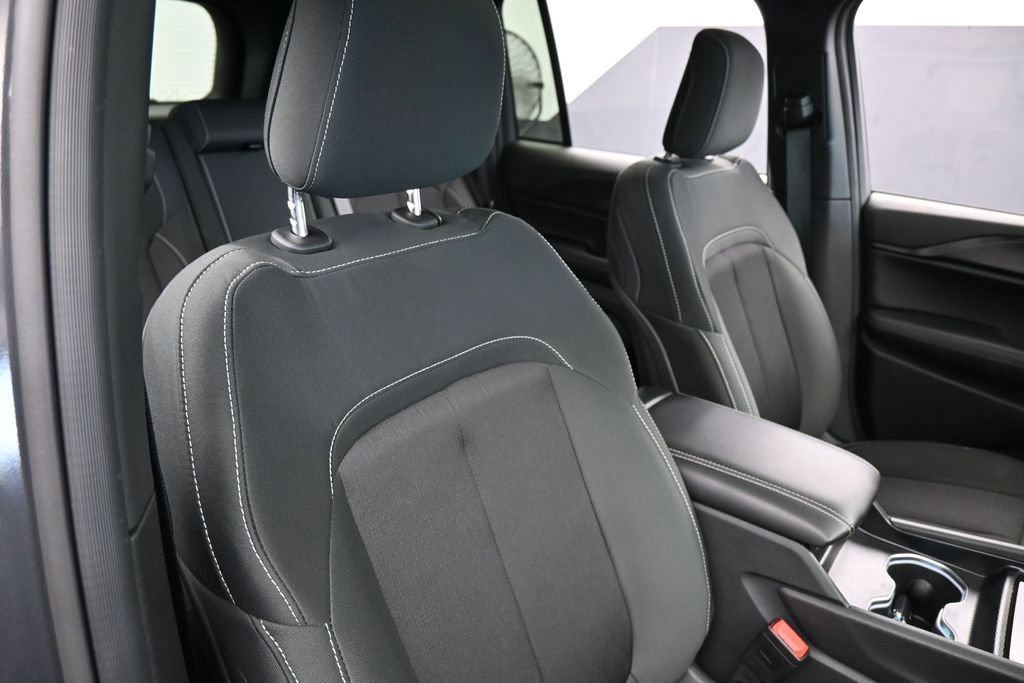 Used 2025 Jeep Grand Cherokee Laredo X RWD image 41