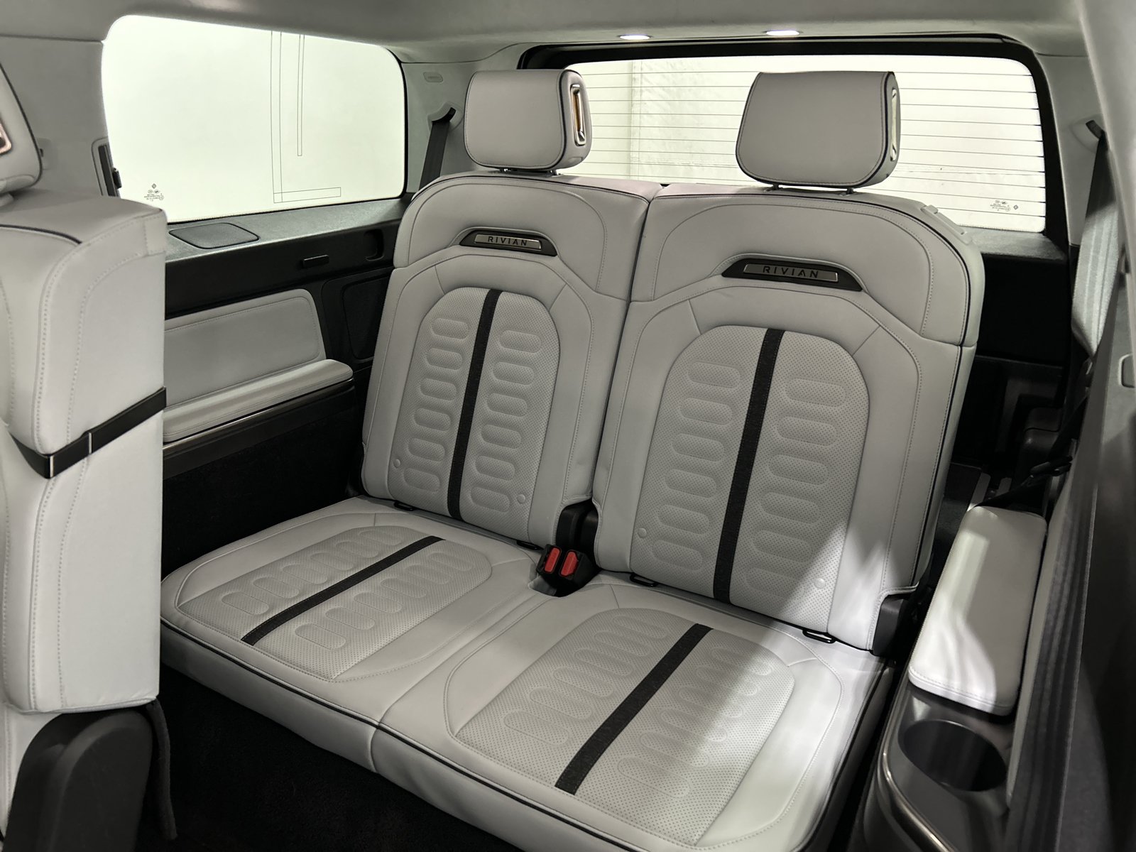 Used 2024 Rivian R1S Adventure AWD/4WD image 22