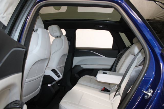 New 2026 Cadillac Lyriq Sport AWD/4WD image 8
