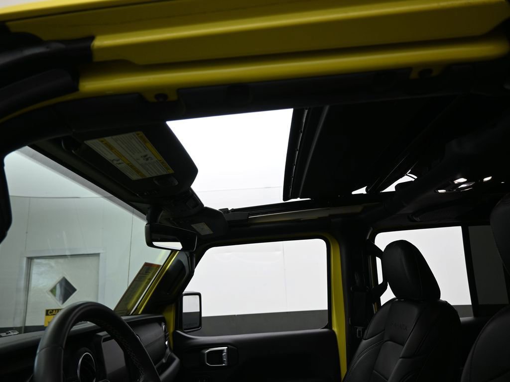 Used 2023 Jeep Wrangler Unlimited Sahara image 11