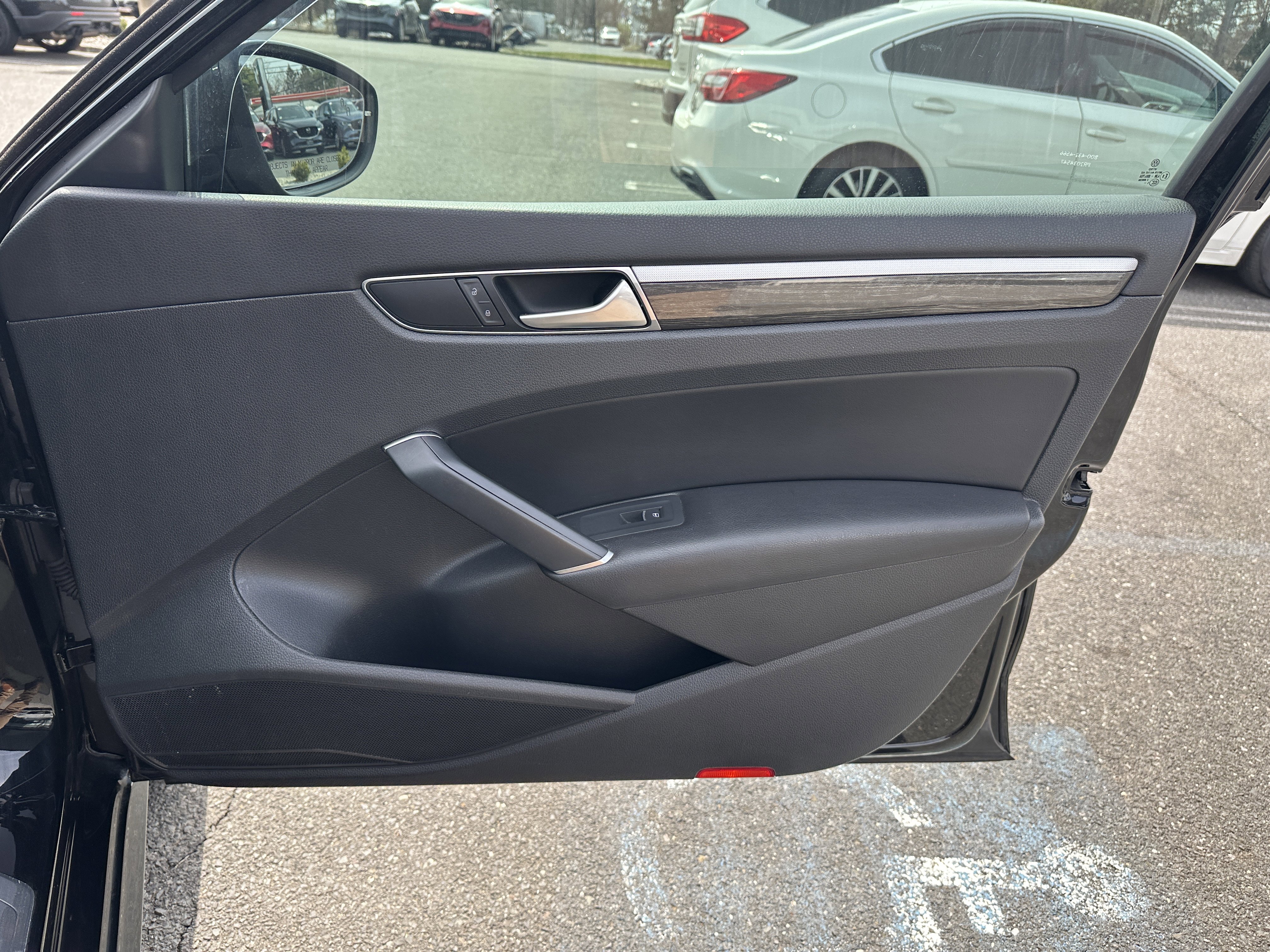 Used 2016 Volkswagen Passat 1.8T SEL Premium image 33