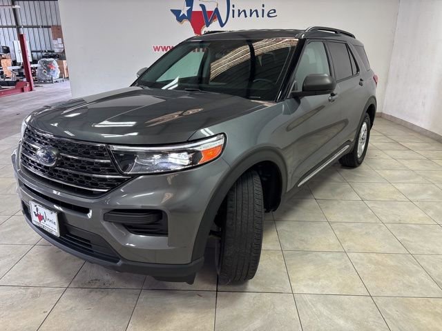 Used 2022 Ford Explorer XLT image 3
