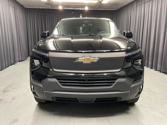 Used 2025 Chevrolet Silverado EV W/T AWD/4WD image 6