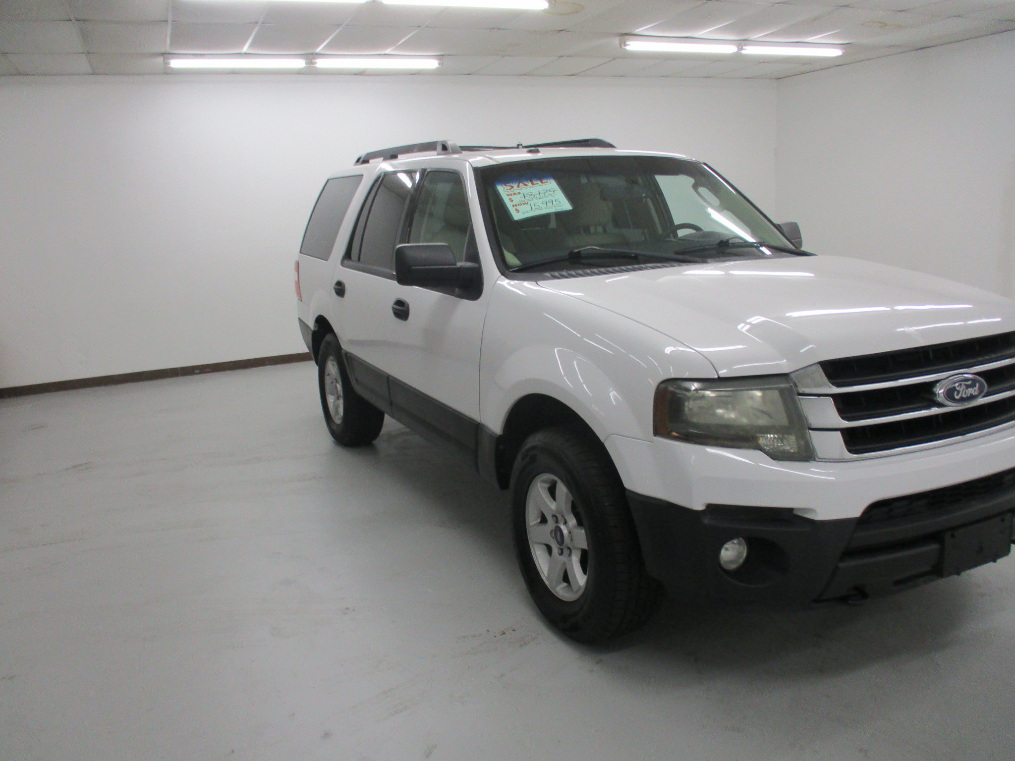 Used 2016 Ford Expedition XL AWD/4WD image 2