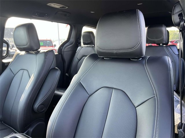 New 2025 Chrysler Voyager LX image 25