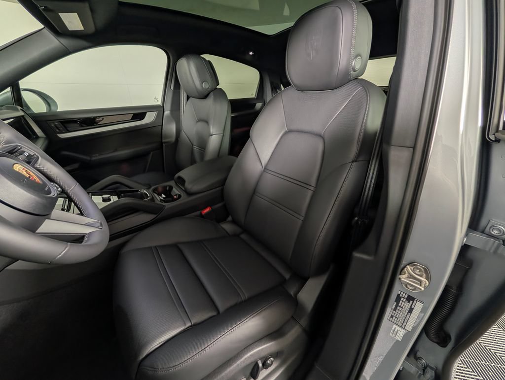 New 2026 Porsche Cayenne Coupe AWD/4WD image 5