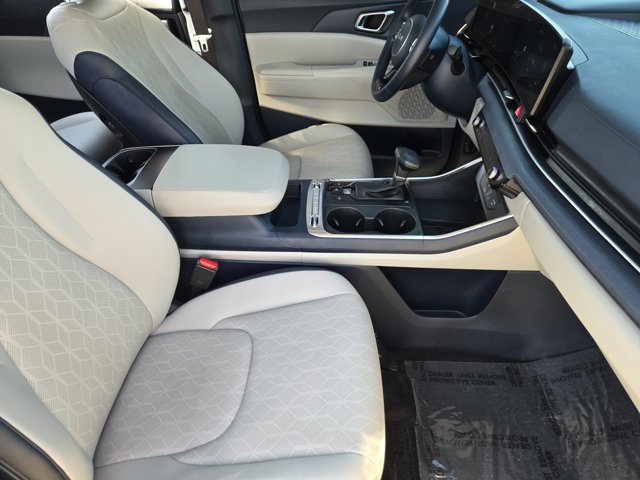 Used 2025 Kia Carnival SX FWD image 17