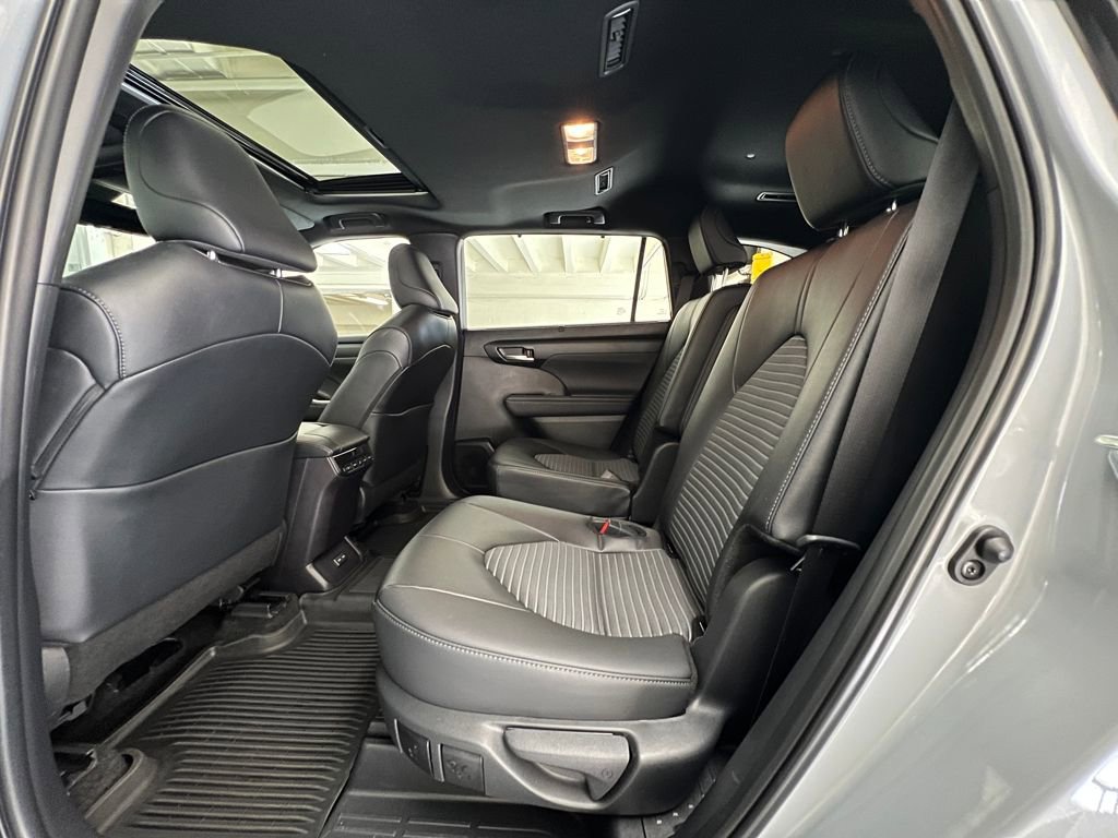 Certified 2025 Toyota Highlander XSE image 16