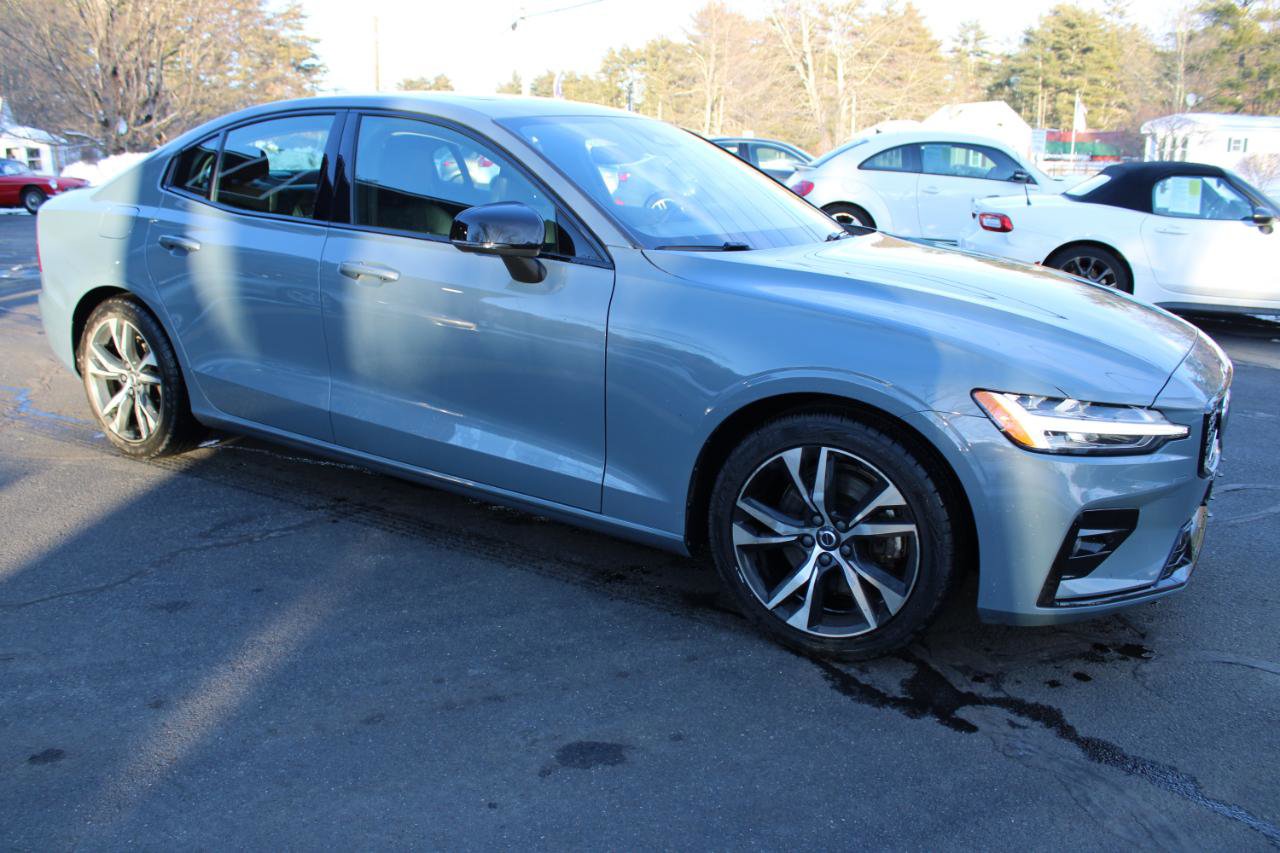 Used 2023 Volvo S60 B5 Core image 4